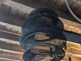 many lights that are hanging from the ceiling of a restaurant
