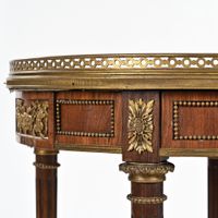 Table bouillote en acajou et placage d'acajou ceinture compa… (photo 4)
