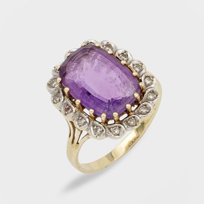 une bague en améthorate et diamants