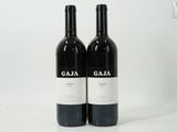 deux bouteilles de vin posées sur une table