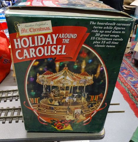 Carrousel original Mr. Christmas Holiday Around The Carousel dans...