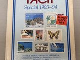 un livre sur lequel figure l'image d'une série de timbres