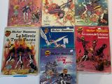 plusieurs livres pour enfants sont alignés sur une surface blanche