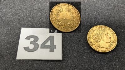 trois pièces d'or portant le chiffre 34