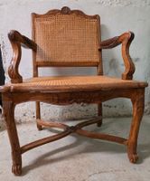 10561-24 / CH SDB / Fauteuil à dossier plat en hêtre patiné,… (photo 4)