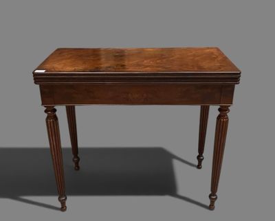 une image représentant une table en bois sur fond gris