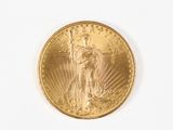 une image d'une pièce d'or sur une surface blanche