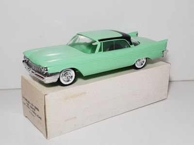 AMT, 1/25ème plastique monté d'origine, pour concession :