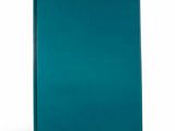 un cahier bleu avec une page blanche sur la couverture