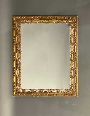 Petit miroir rectangulaire en bois doré 57 x 46 cm