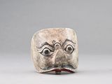 une image représentant un masque en céramique sur un fond blanc