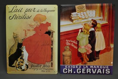 deux livres posés sur une table