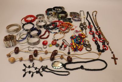 many different types of necklaces and bracelets laid out on a table