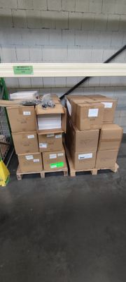 Ensemble d'environ 12 palettes de pieds de lampes, abats-jou… - Photo 1