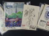 cinq cartes postales de motifs différents sur un fond noir