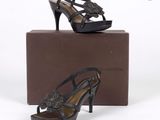 Sandales en cuir noir pour femme Louis Vuitton, ornées d'un motif floral