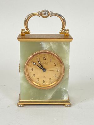 IMHOF SWISS. Pendulette de table en bronze et onyx.