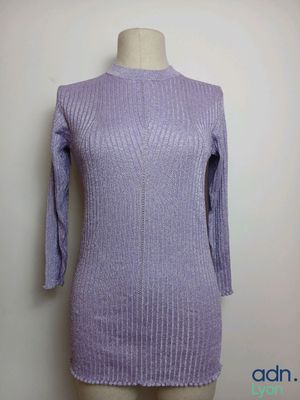 un gros plan sur un pull violet porté par un mannequin, un mannequin, un mannequin, un mannequin, un mannequin, un mannequin, un mannequin, un mannequin, un mannequin, un mannequin, un mannequin, un mannequin, un mannequin, un mannequin, un mannequin, un mannequin, un mannequin, un mannequin, un mannequin, un mannequin, un mannequin, un mannequin, un mannequin, un mannequin, un mannequin, un mannequin, un mannequin, un mannequin, un mannequin, un mannequin, un mannequin, un mannequin, un mannequin