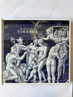 une photo d'un livre sur laquelle figure un groupe de personnes