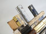 une pile de vieux livres empilés les uns sur les autres