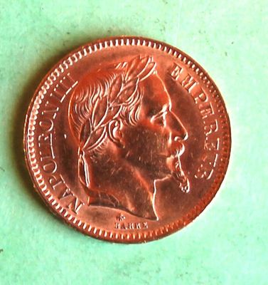 a penny with a picture of a man ' s face on it