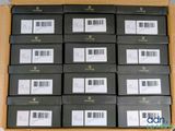 beaucoup de boîtes noires portant des codes-barres