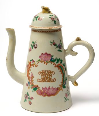Verseuse en porcelaine à décor en émaux de la famille rose r…