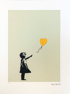 un tableau représentant une petite fille tenant un ballon jaune à la main