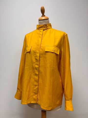 CELINE - Chemisier en popeline de coton jaune, boutons signés. Ta...
