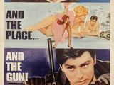 une affiche de film mettant en scène un homme armé et une femme portant des lunettes de soleil