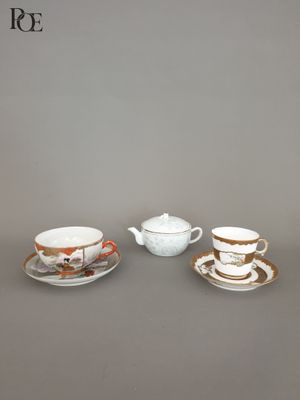 Ensemble de trois tasses en porcelaine chinoise comprenant :… - Photo 1