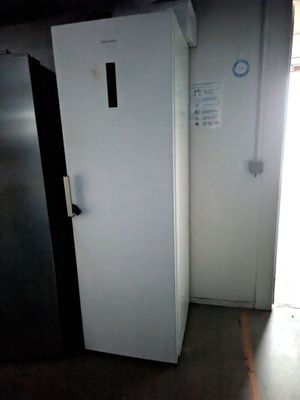 1 réfrigérateur HISENSE. Etat : mauvais