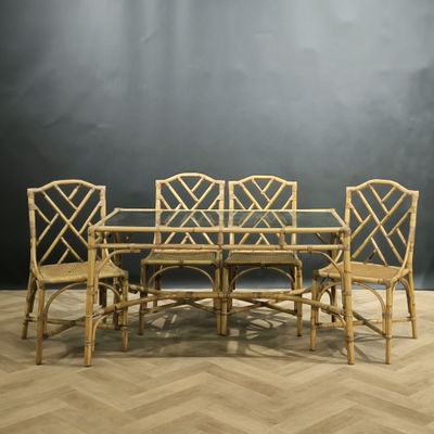 Table et 4 chaises en rotin. Années 1970-80.