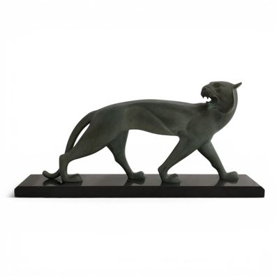 an image of a statue of a cat on a black base