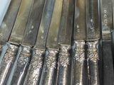 a lot of knives that are sitting on a table