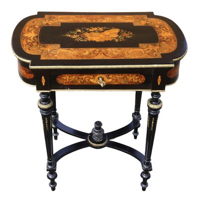 Table travailleuse d'époque Napoléon III en bois noirci et m…