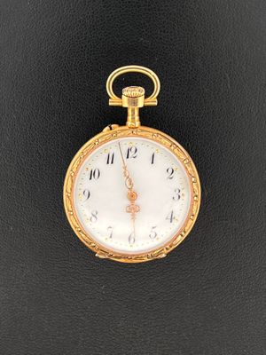 LE COULTRE. Montre de col en or jaune 750 millièmes, cadran …