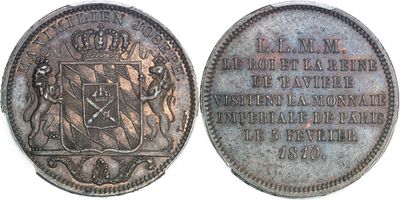 une vieille pièce d'argent sur laquelle figurent des armoiries et une couronne