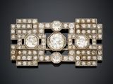 une broche Art déco ornée de diamants et de perles