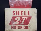 un panneau rouge et blanc sur lequel est inscrit « Shell Oil »