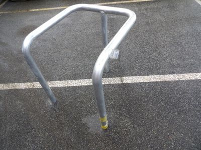 Étrier de protection à sceller pour pylônes, arbres, lampada…