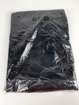 un sac en plastique noir orné d'un logo noir