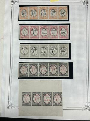 une vieille photo représentant une feuille de papier sur laquelle figurent des timbres