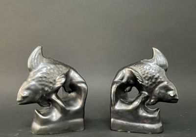 paire de serre-livres Art déco représentant un taureau et un poisson