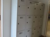 a room with a bunch of lockers in it
