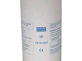 un gros plan d'un filtre à huile blanc sur fond blanc
