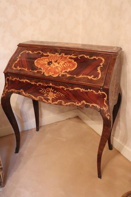a small table with a drawer on top of it