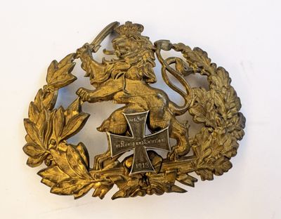 une image représentant un insigne orné d'un lion et d'une croix