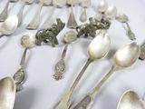 many spoons and spoon spoons laid out on a table