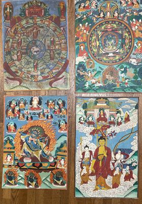 quatre peintures réalisées sur un support en bois provenant d'un temple bouddhiste